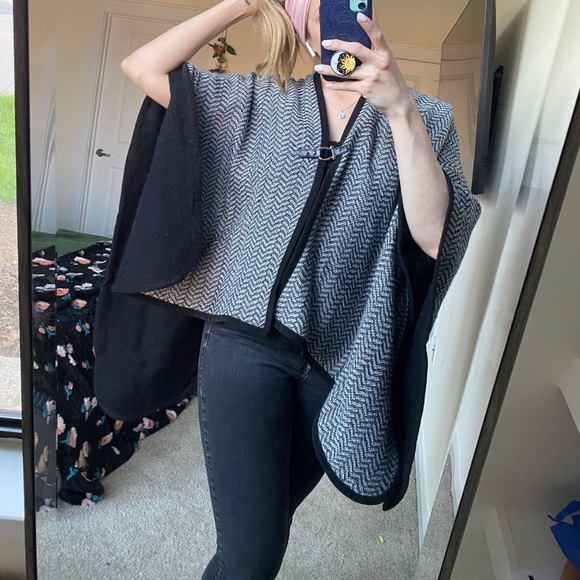 MANDEE poncho cardigan shrug silver clasp front - Picture 2 of 6